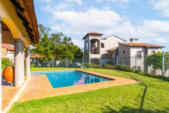 Noordhang Apartment To Rent: 2 Bedrooms, balcony, braai, gated complex, 24-hour security.