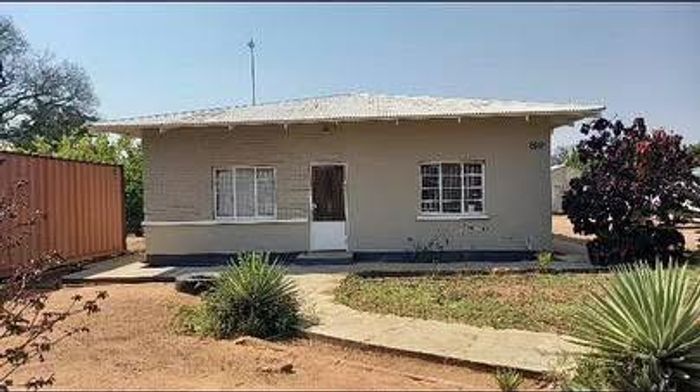 Tsumeb Central House For Sale: Spacious layout, garden, and convenient location.