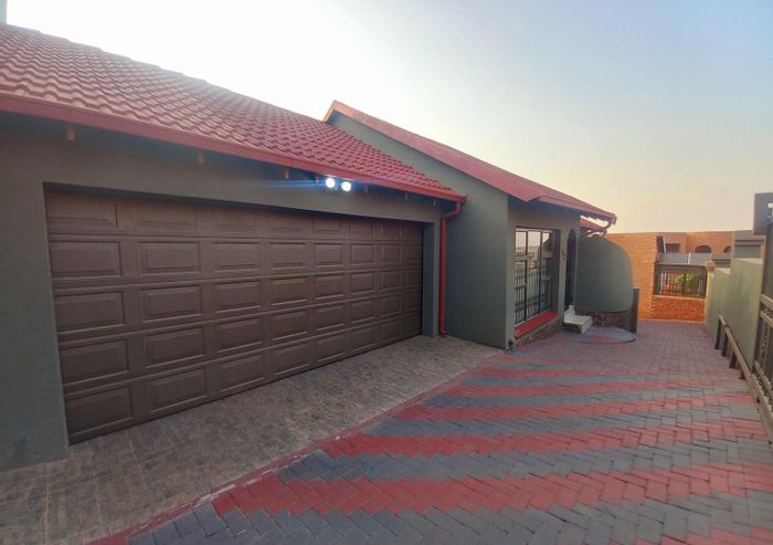 For Sale: House in Atteridgeville with 3 bedrooms, double garage, and rental potential.