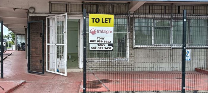 Retail Space To Rent in Durban Central with Kitchen, Bathroom, and Security Fencing.