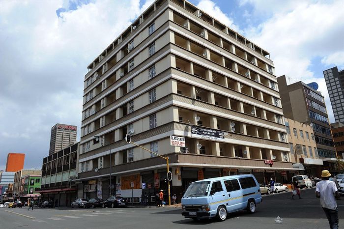 Bachelor Apartment To Rent in Johannesburg Central - Zero Deposit, Open Plan Kitchen.
