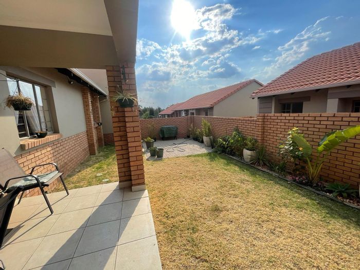 Property #2461749, Townhouse For Sale in Mooikloof Ridge