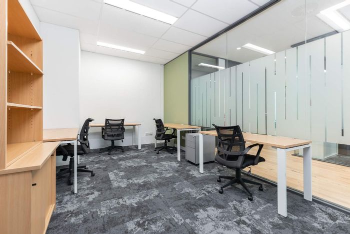 Rivonia Office To Rent: 100 sqm, flexible terms, shared workspace, meeting lounge.