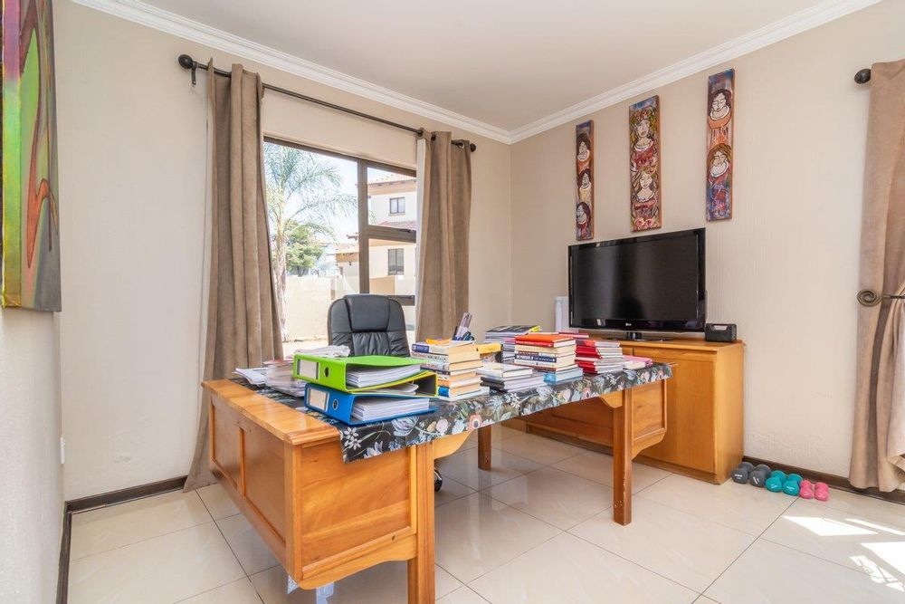 For Sale Homes Haven House with 3 bedrooms, study, park, and 24hour