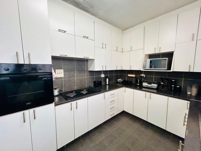 For Sale: Apartment in Vryheid Central with 2 bedrooms, garage, and verandah.