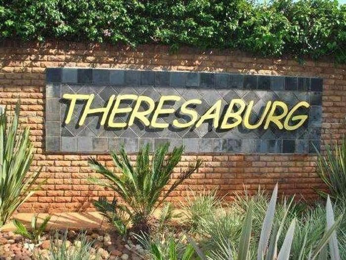 Property #2421590, House For Sale in Theresapark Ext 2