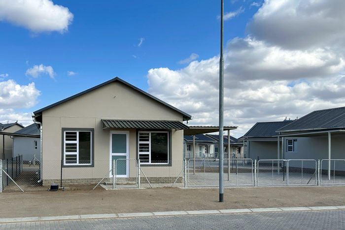 For Sale: House in Osona Village with 2 bedrooms, yard, and expansion potential.