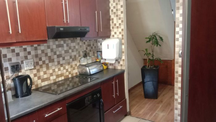 Property #2332753, House Sold in Elsies River Central