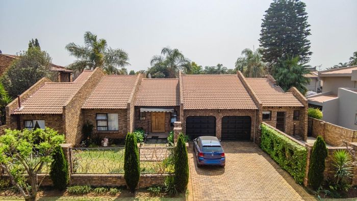 Family Home in Lakefield For Sale: 4 Bedrooms, Garden, Inverter System, Secure Parking.