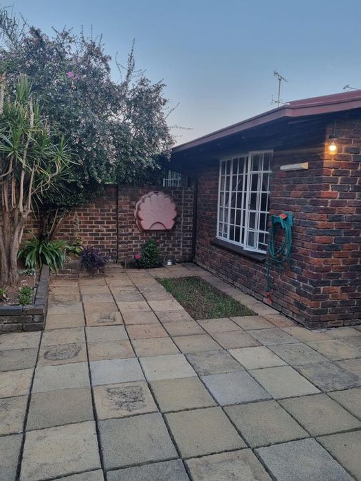 Property #2092832, Townhouse rental monthly in Randpark Ridge