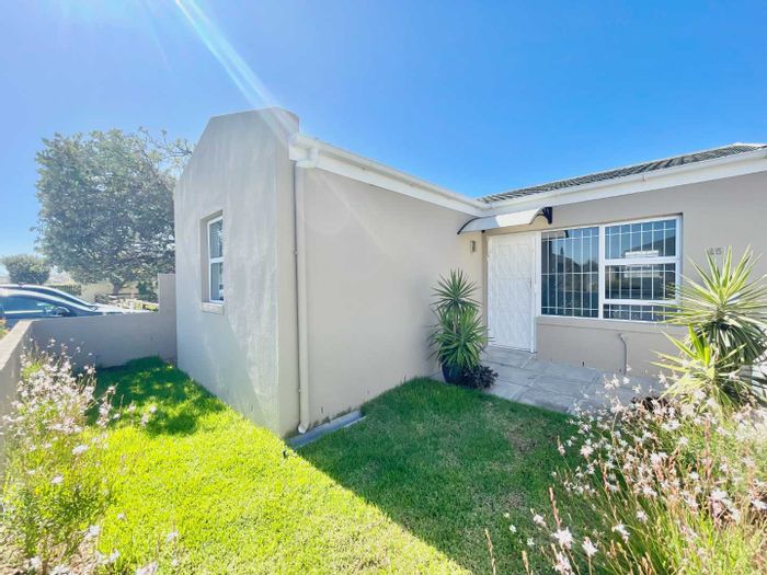 Property #2208307, House for sale in Muizenberg