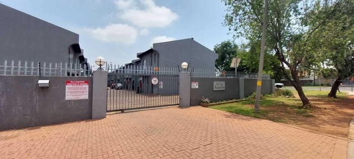 For Sale: Townhouse in Verwoerdpark with 3 bedrooms, private garden, and secure parking.