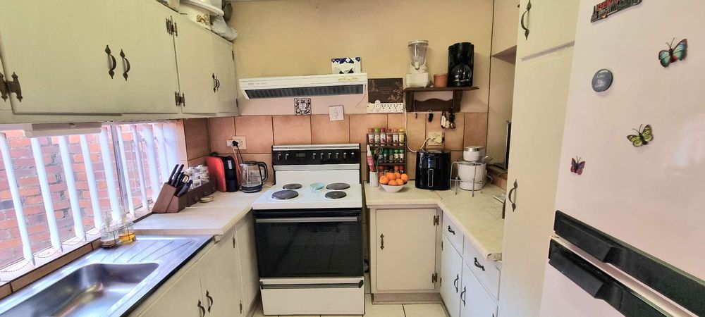 Kitchen with lots of cupboards