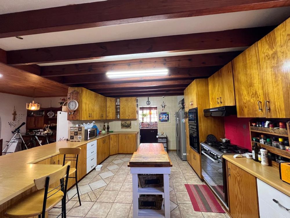 Functional kitchen with storage