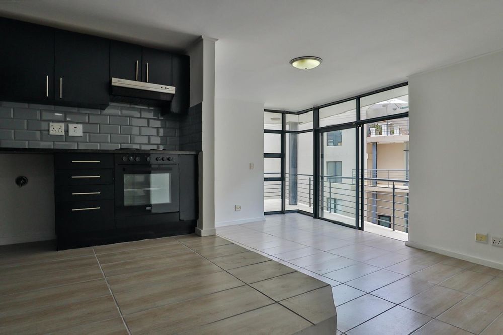 Trendy apartment in heart of Hout Bay,within walking distance from Mainstream mall and beach