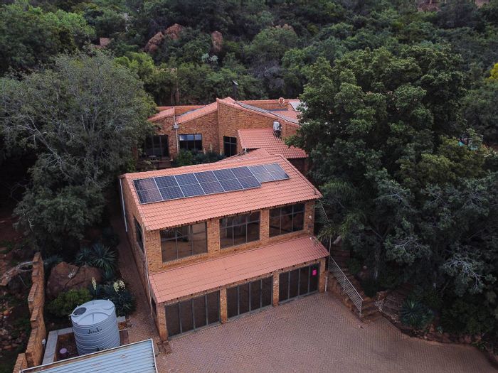 Glenvista House For Sale: 5 beds, pool, garden, ample parking, versatile layout.