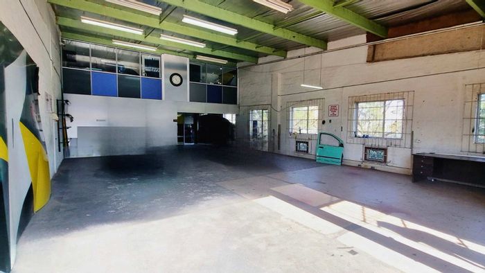Industrial unit to rent in Glen Anil with office, parking, and secure access.