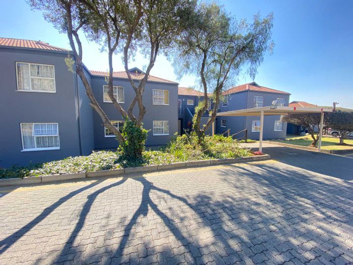 Linmeyer Townhouse For Sale: 2 beds, private garden, pool, secure parking.
