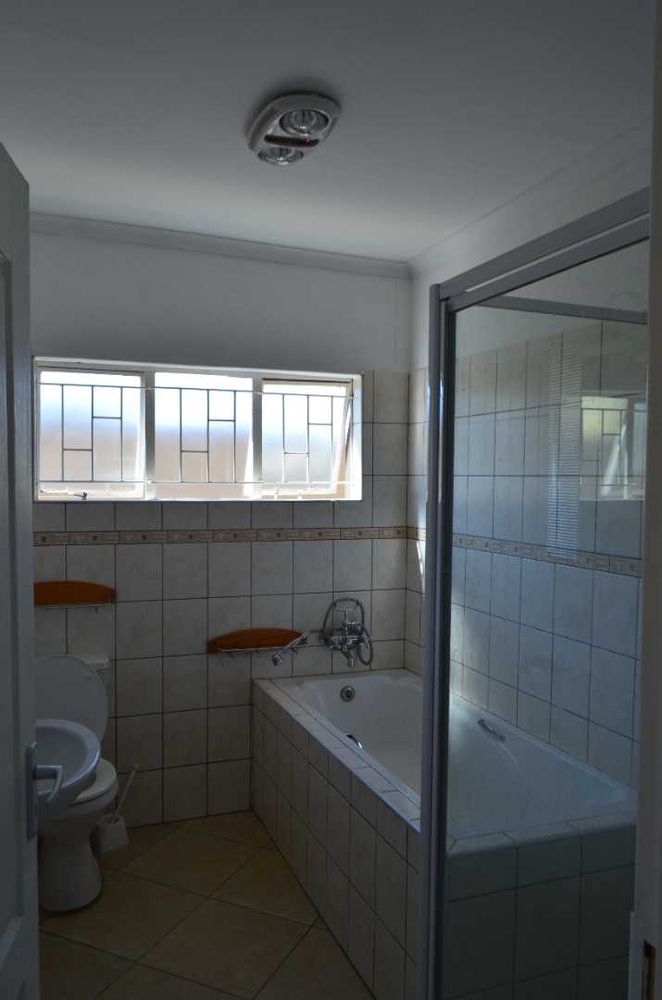 Windhoek, Cimbebasia, Full En suite bathroom for second Bedroom
