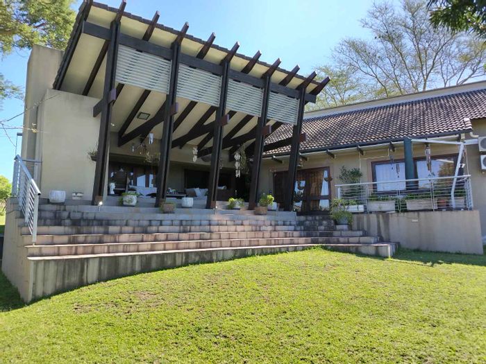 For Sale: House in Shandon Estate with 3 bedrooms, large patio, and wildlife access.