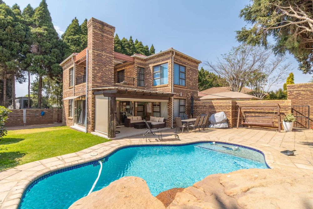 For Sale Cluster in Randpark Ridge with pool, study, and secure