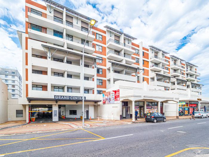 Wynberg Apartment For Sale: Secure living, kitchenette, 24-hour security, and parking.