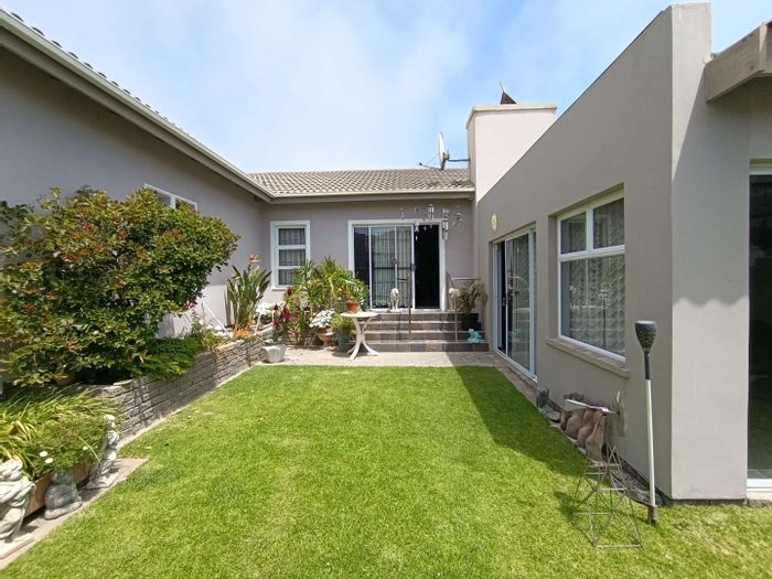 Property #2429864, House For Sale in Vogelstrand