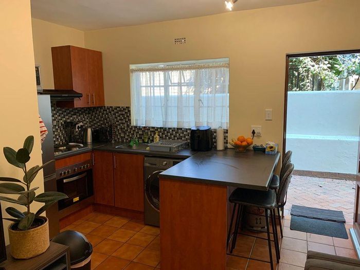 1-Bedroom Cottage To Rent in Victory Park with pool access and eco-friendly features.