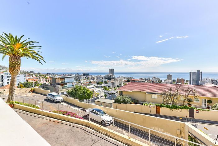 Property #2193305, Apartment pending sale in Sea Point