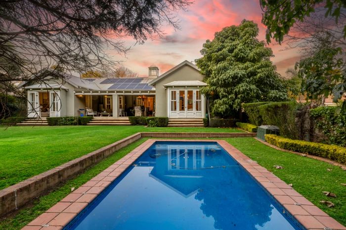 Cedar Lakes House For Sale: 3 beds, pool, guest suite, solar system, 24-hour security.