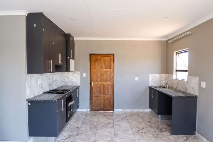 Reigerpark House For Sale: 3 Bedrooms, full title, customizable finishes, no deposit required.