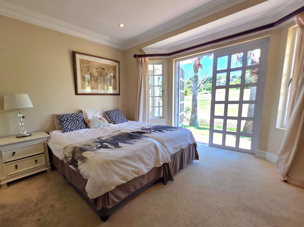 2nd bedroom with fairway view 