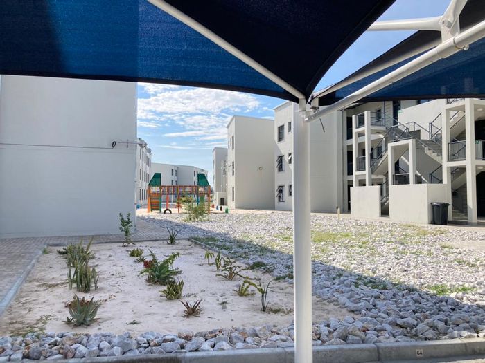 Oshakati Central Apartment To Rent: 2 Bedrooms, security, play area, first month free!