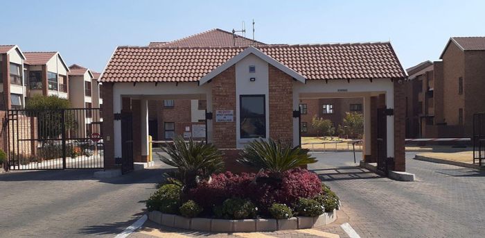 Brentwood Retirement Village To Rent: 2-bedroom apartment with on-site amenities and care.