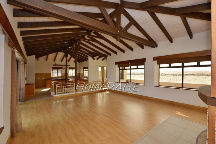 Kramersdorf House For Sale: Dune views, spacious rooms, 3 garages, and garden.