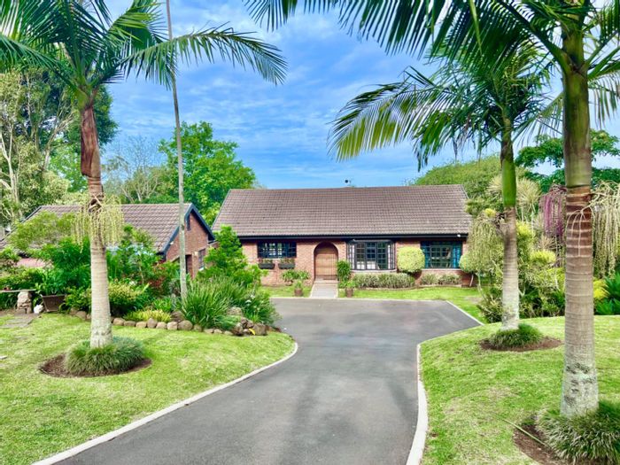 For Sale: House in Bothas Hill with pool, garden, and walking distance to amenities.