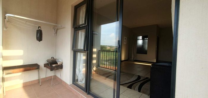 Wilgeheuwel Apartment To Rent: 2 bedrooms, ensuite, double balcony, close to amenities.