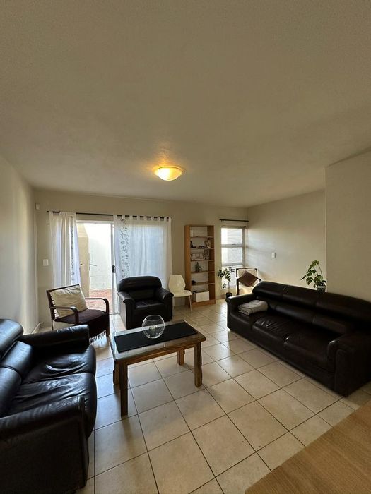 Kleine Kuppe Apartment For Sale: 2 Bedrooms, backyard, braai area, 2 parking spots.