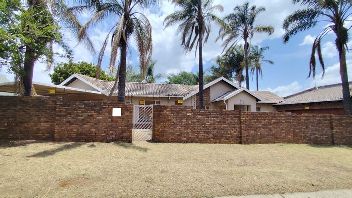 For Sale: Spacious 6-bedroom house with flatlet, pool, and ample parking in The Reeds.