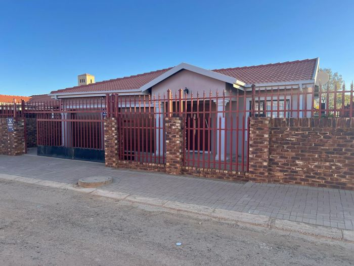Property #2283678, House For Sale in Golf View