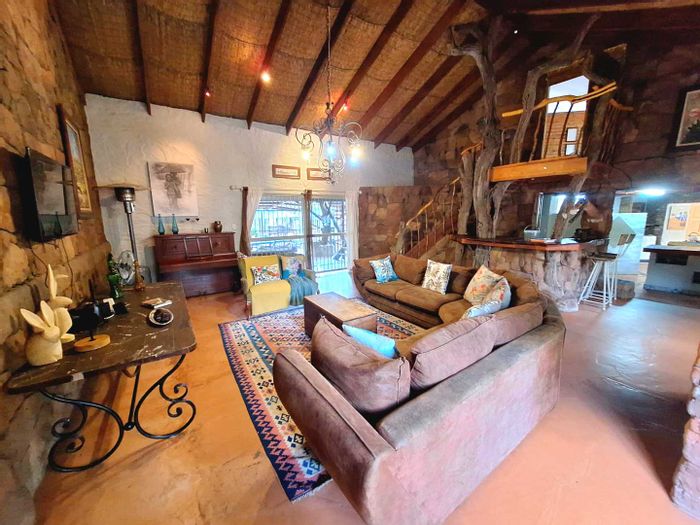 Leeupoort Central House For Sale: 5 bedrooms, pool, bar, expansive outdoor space.