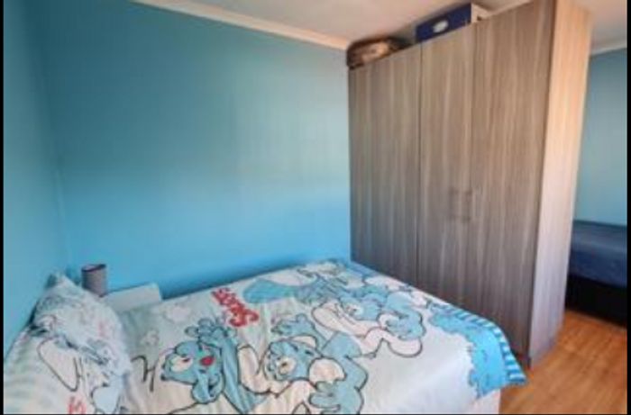 Kenville House For Sale: 4 beds, heated pool, ample parking, near schools.