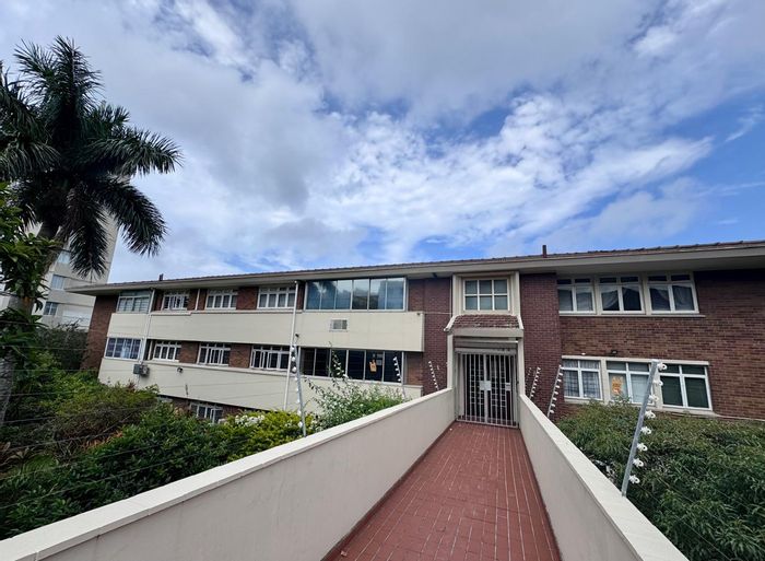 Berea Apartment For Sale: Ground floor access, shared garden, garage, secure living.