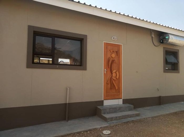 Karibib Central House For Sale: 2 Bedrooms, Open Plan Kitchen, 632 sqm Plot.