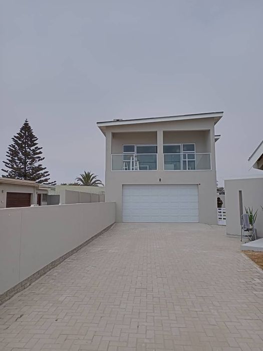 Apartment To Rent in Henties Bay Central with ocean views and fishing access.