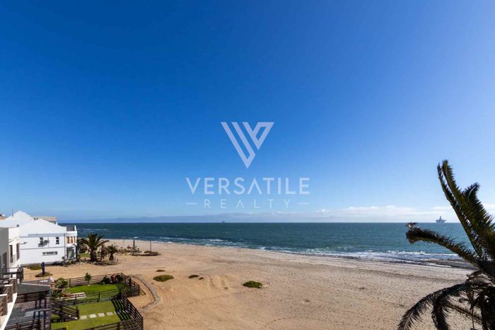 Beachfront House for Sale in Long Beach: Stunning Views, Spacious Layout, Ideal Rental!