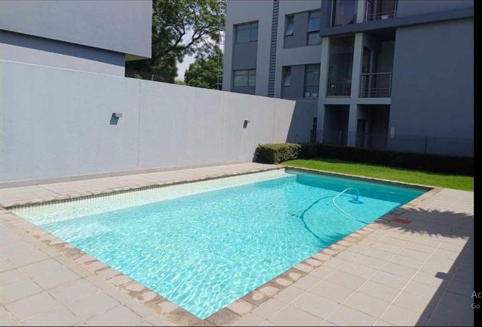 To Rent: Oaklands Apartment with 3 beds, garden, pool, and 24hr security.