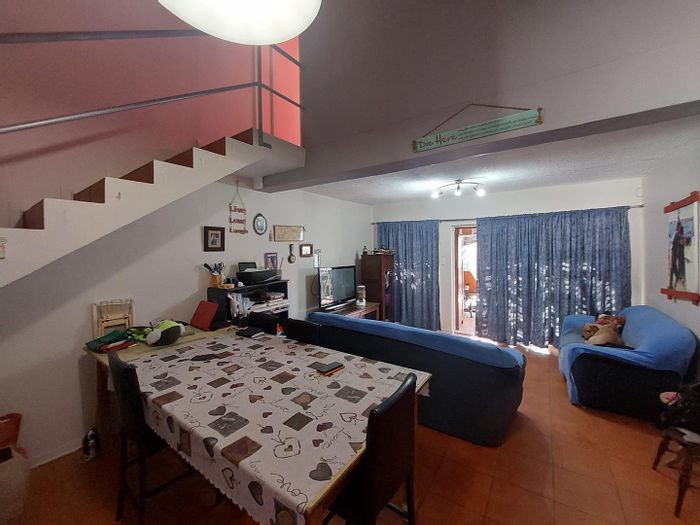 Kleine Kuppe Townhouse For Sale: 3 bedrooms, private courtyard, garage, and carport.