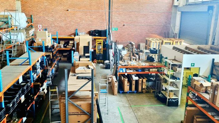 Industrial Warehouse & Office Hybrid To Rent in Durban North Central, 563.83m2.