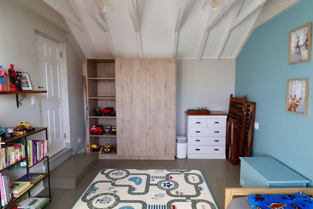3rd Bedroom with built-in cupboards